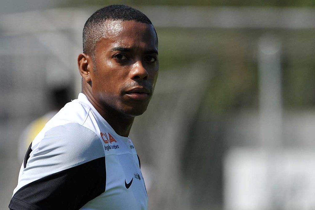 A defesa do ex-atacante Robinho, que foi condenado a nove anos de prisão por envolvimento em um crime sexual coletivo em 2013, em uma boate em Milão, recorreu da ação com o pedido de redução da pena.